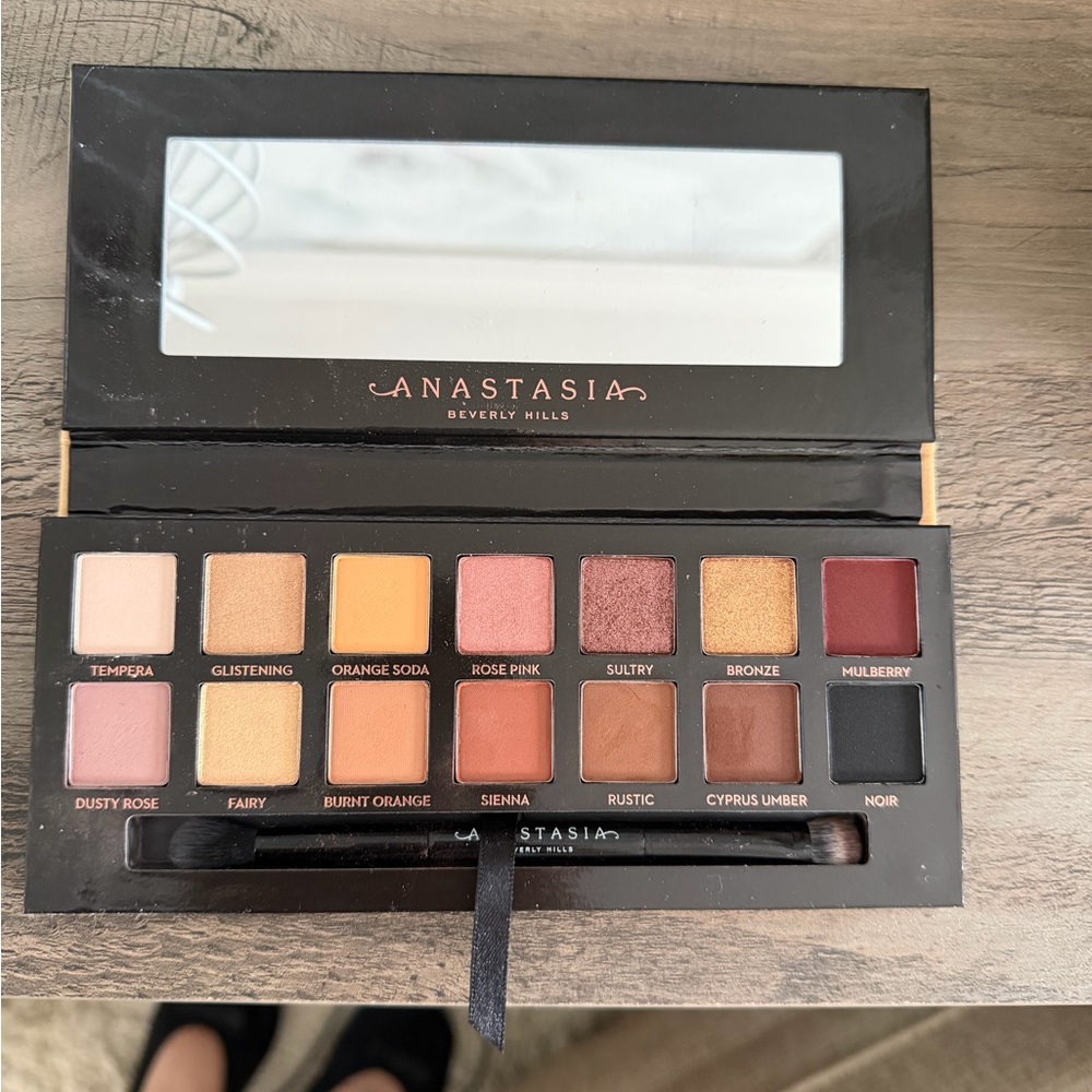 Anastasia Beverly Hills Soft Glam Eyeshadow Palette - Picture 3 of 7